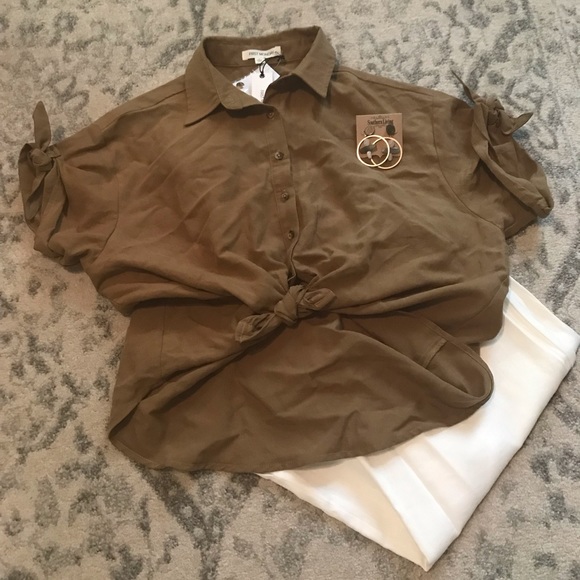 Like NEW First Monday Tie Waist Blouse - Size Small - Picture 3 of 3